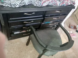 غرفه نوم بحاله جيده جدا