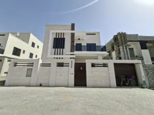 للبيع فيلا 7 غرف ماستر ،مجلس ، صاله ، غ خادمه شامل كهرباء و الماء