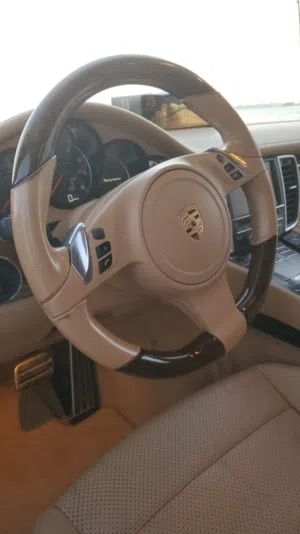 Porsche panamera 2012 Third owner بورش باناميرا 2012 ماشيه 130  ثالث مالك بحالة الوكالة