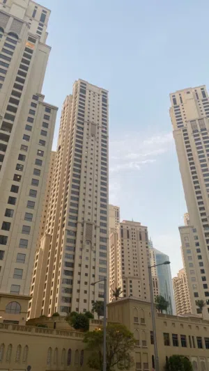 بناية للبيع على شارع مستشفى النفط