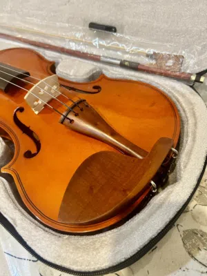 للبيع كمان جديد غير مستخدم وتصميم أنيق وفخم، حجم كامل 4/4 Violin