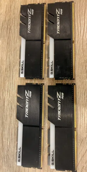 رامات DDR4 للبيع (32GB 2x16 & 32GB 4x8)
