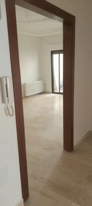شقة كبيره ارضي للبيع خلدا