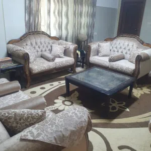 بسعر 250 كنب 10 مقاعد حالة ممتازه للبيع