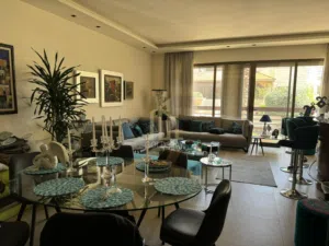 شقة أرضية مميزة 230م داخلي / 50م خارجي في أجمل مناطق عبدون/ ref 4081