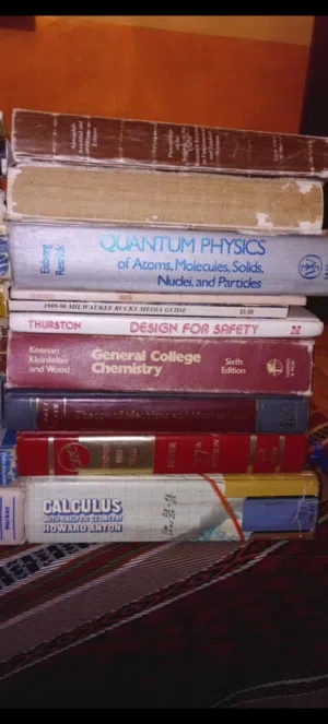 عندي مجموعه كتب حوالي 150 كتاب مواضبع مختلفه مكان طرابلس سوق الجمعه الكتب طراز قديم ومخزنات نوادر من
