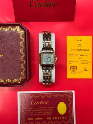 وصلت الفخامة الراقية – ساعات Cartier Santos  تصميم أيقوني يجمع بين الأناقة الكلاسيك والتواصل واتساب