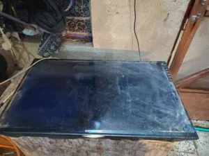 شاشة بلازمة كبيرة وحديثة (مكسورة الشاشة)