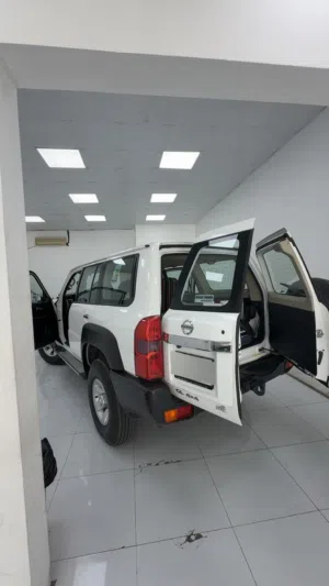 Nissan vtc gl 2018 قير عادي