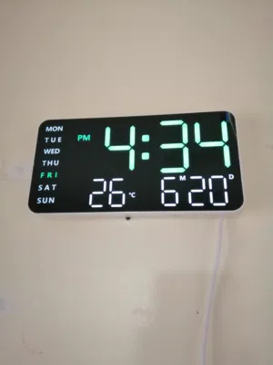 ساعات حائط مضيئة مع التاريخ و الحرارة