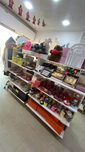 موجود 2 رفوف للبيع للعلم حالة ممتازه وارفف يجو من جيهتين وتشوف بعينك السعر الواحد 290ًدينار