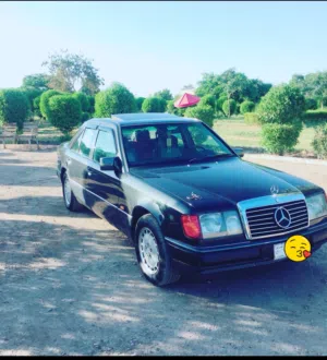 مارسيدس دب موديل 90 لون اسود مال بيت نظيفه