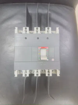 فاصل كهربائي إيطالي abb 250 A اربعة مداخل جديد