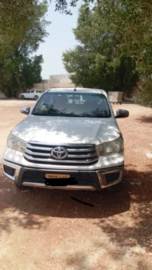 TOYOTA HILUX 2017 2.7L URGENT SALE (MANUAL) CLEAN AND GOOD CONDITION