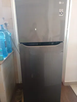 اغراض منزل للبيع ثلاجة و براد ماء و فرن كهربائي و طاولة كوي