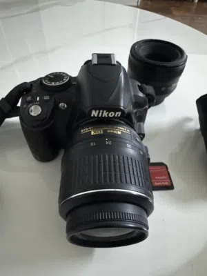للبيع كاميرا Nikon D3100