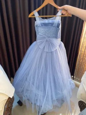 للبيع فستانين بلبسو 8 و10سنوات لبسة وحدة