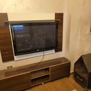 شاشة+طاولة تلفزيون + كوخ منظر مع جرار + وديكور