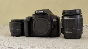 Camera Canon EOS 2000D