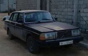 ‏فولفو ‏.‏ 240 ‏.‏ 1982 ‏.‏ مستعمل‏3