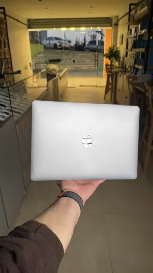 MacBook Air , 13’ INCH , M1 , 8 GB RAM , 2020
