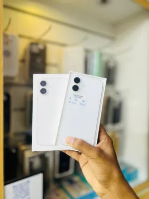 iPhone 17 -256 GB - Box piece- Fabulous at best price- warranty May 2027