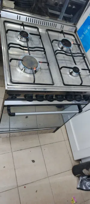 للبيع فرن بحالة جيدة جدآ