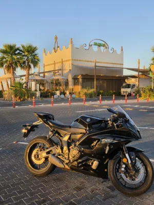 للبيع ياماها r7