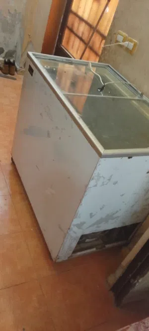 فريزر للبيع في الزرقاء قابل للتفاوض بشيء بسيط