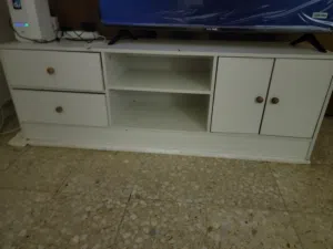 طاولة تليفزيون مستعملة فتره قصيره