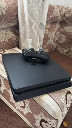 بلايستيشن 4 نظيف بكامل ملحقاته