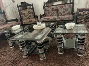 طاولات للبيع