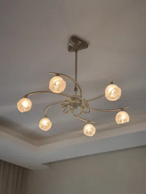 أضف لمسة جمال لبيتك مع ثريات عصرية نوعية  Mantra للبيع