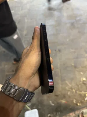مطلوبب بورده ايفون 15 برو ماكسس نظيفف