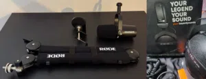 للبيع مايك +Shure MV7 مع ستاند +Rode Psa1