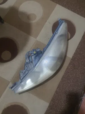 ضوء بيجو 207 يسار
