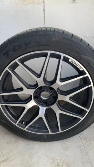 تواير مرسيدس AMG G63 مقاس 22 إنش أصلية للبيع