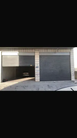 مخازن الايجار عدد2 مساحه100 m بواب كهربائيه الحاووز قبل كازيه البصه