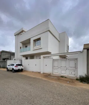 170 m2 4 Bedrooms Villa for Sale in Tripoli Tajura