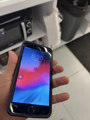Apple iPhone SE 2 64 GB in Tripoli