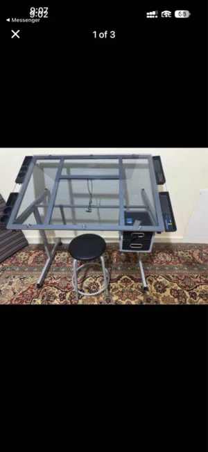 طاولة رسم هندسي زجاجية بكامل ملحقاتها للبيع