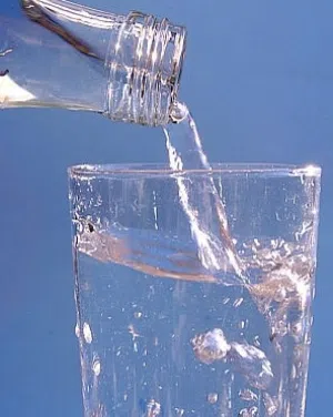 كراتين ماء. بسعر الجمله جميع احياء جدة جميع الأحجام والأنواع بسعر منافس