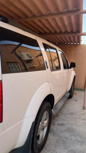 نيسان باثفايندر 2010 فئة SL، سيارة SUV نظيفة ومميزة مع تأمين شامل ومرخصة