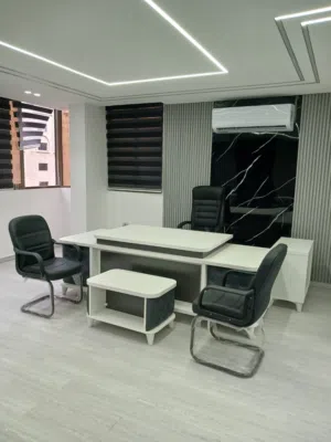 مكتب مدير مودرن متميز مع امكانيه التحكم بالالوان