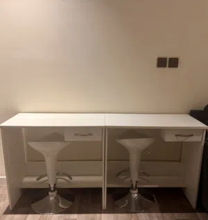 مكتبين مع الكراسي