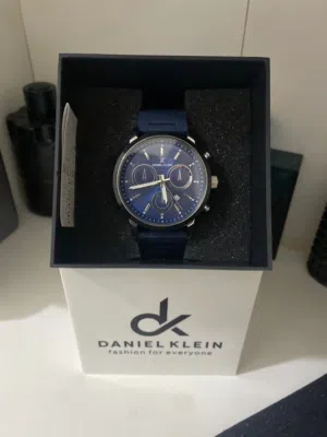 Men's Stylish Analog Quartz Watch - Medium Size (40mm) original Daniel Klein Warranty 1 year left