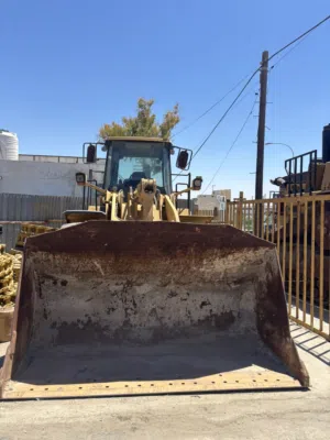 جرافة caterpillar موديل 2005
