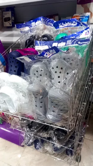 crocs احذية بلاستيك