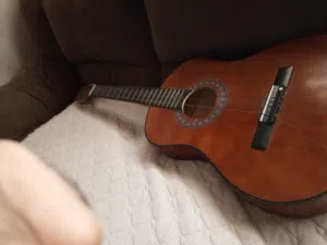 جيتار كلاسيكي حبة وكالة خمس اوتار للبيع