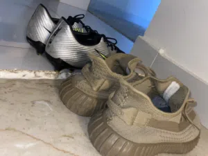 جواتي للبيع ايزيز و جوتي للكوره/shoes for sale ezeez and football Nike shoes